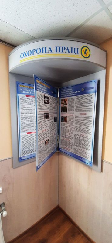 Кутовий стенд-книжка 750х750х1400, 3 двосторонніми рухомими стендами 760х456, 3 рухомих стенда.